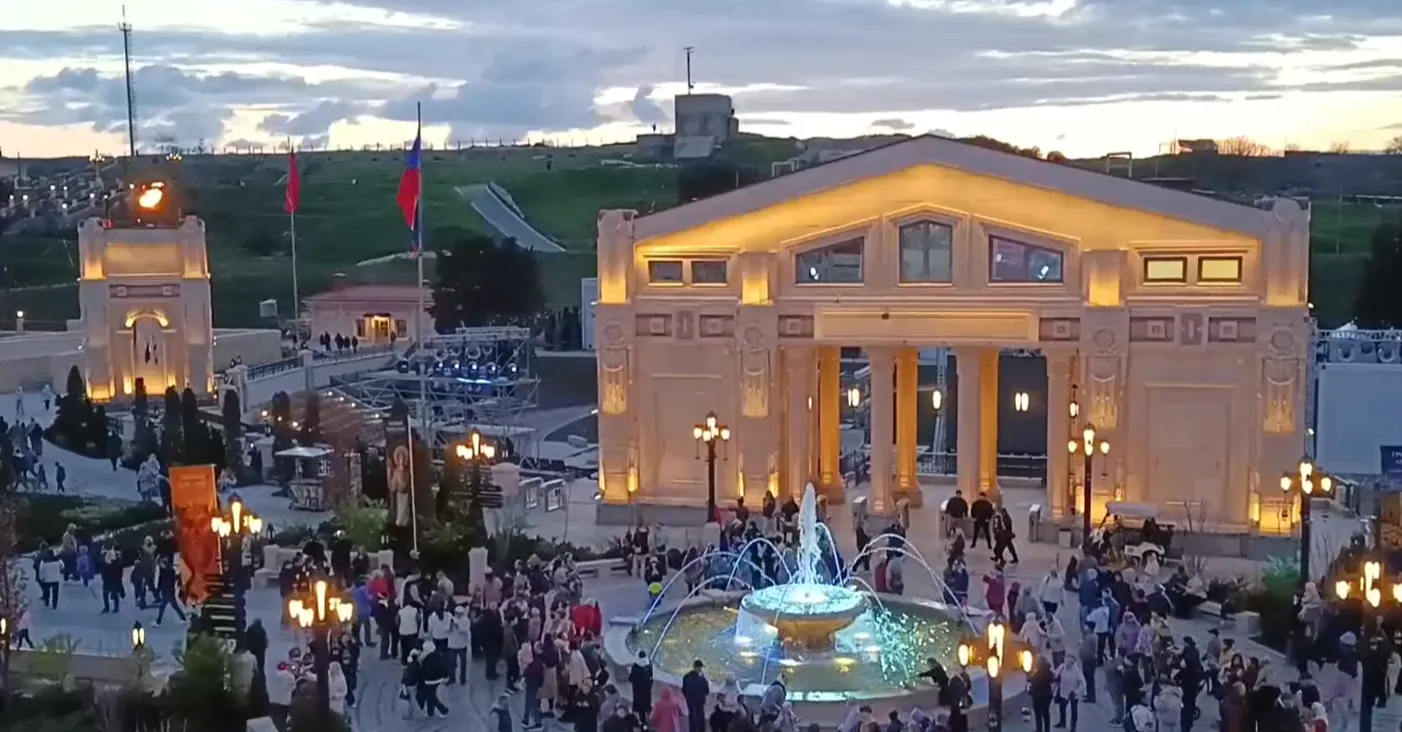 Семь фонтанов запустили в музейно-храмовом комплексе «Новый Херсонес»></div>
	<div class=