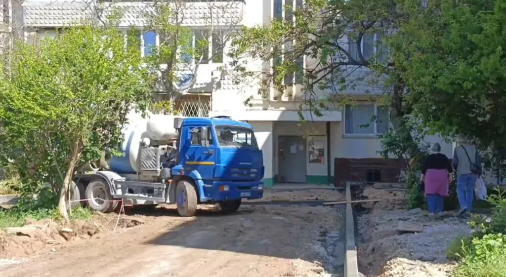 В Севастополе стартовал ремонт проезда у дома на улице Бориса Михайлова