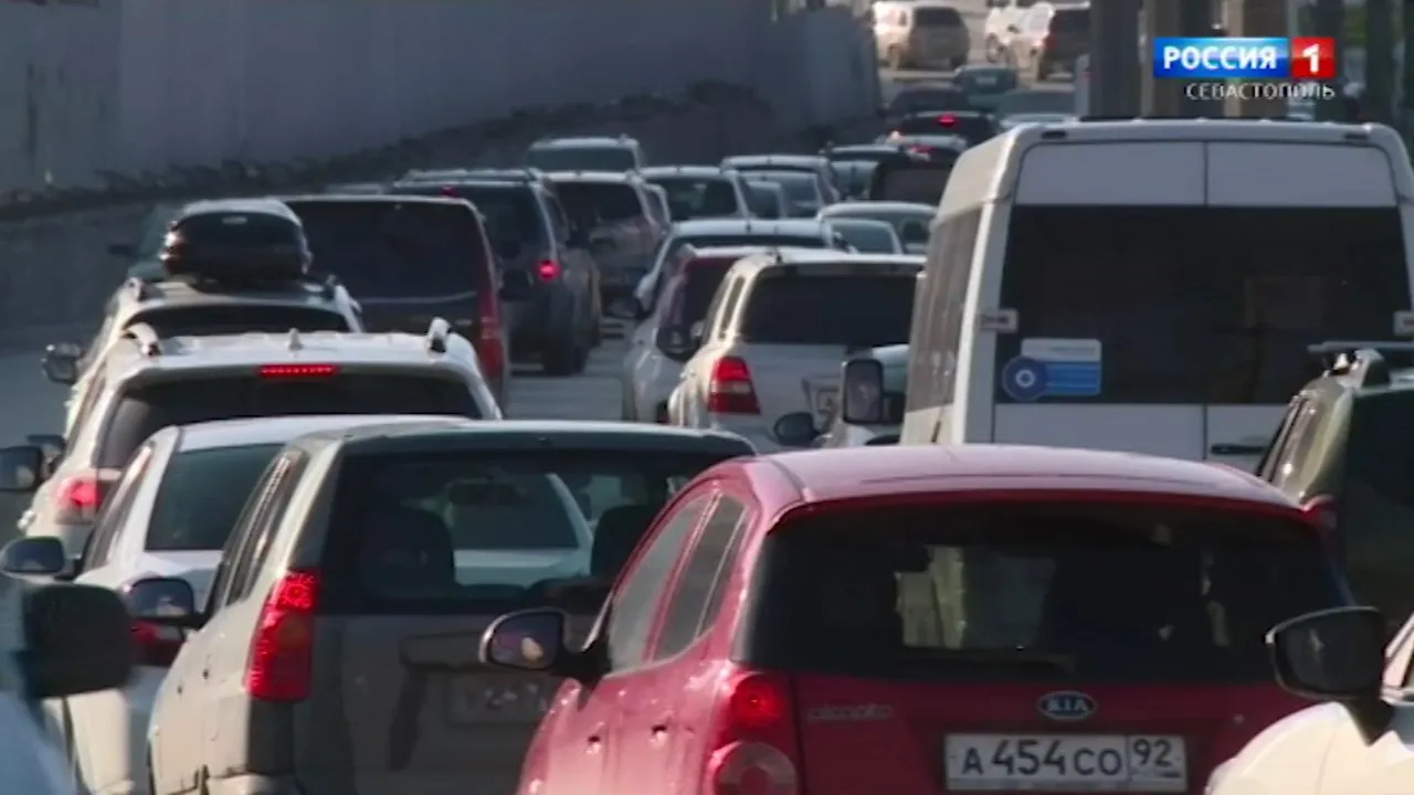 Движение на мосту у Чонгара открыто в реверсивном режиме