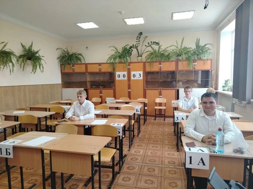 В Севастополе школьники сдают ЕГЭ по математике