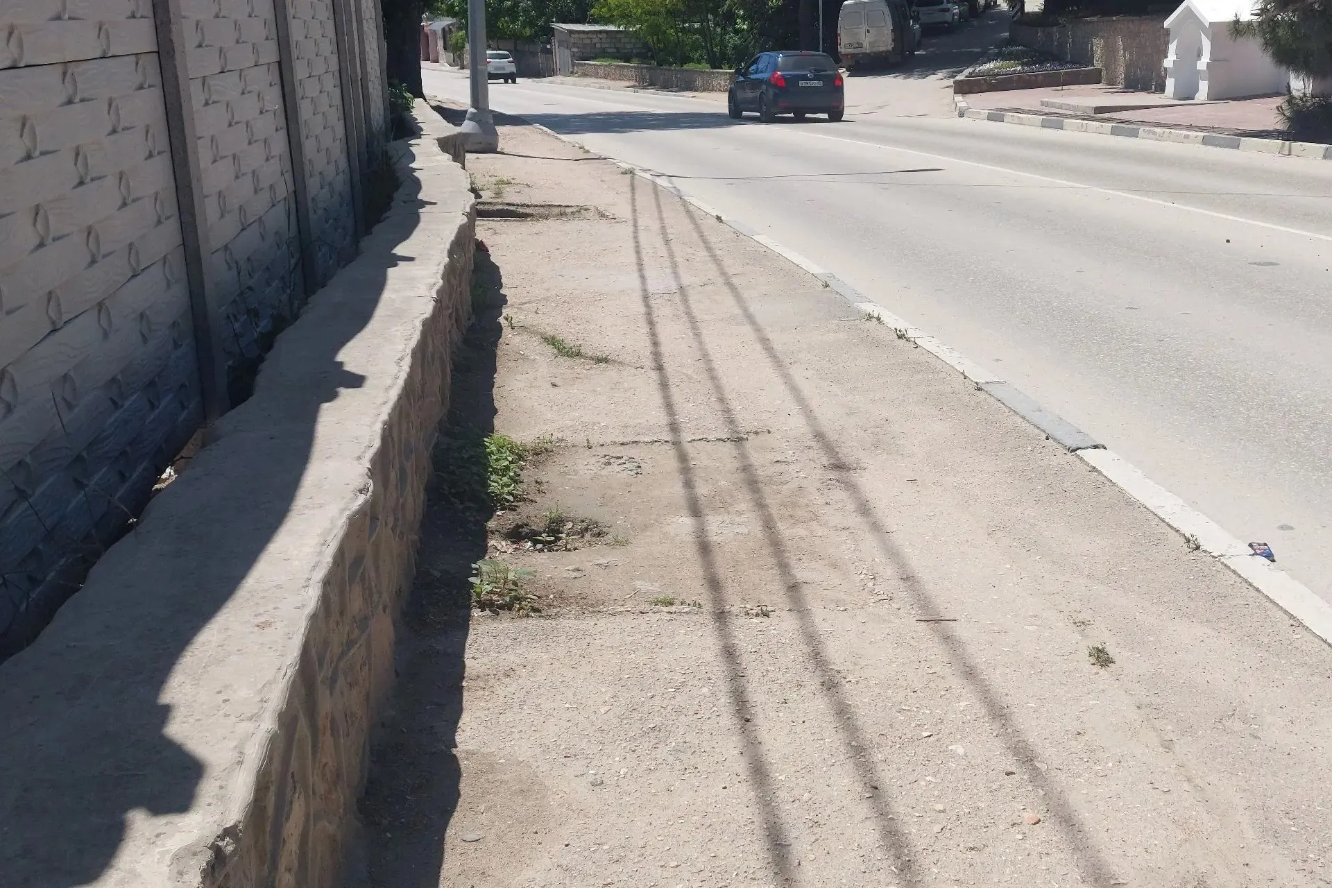 В Балаклаве отремонтируют тротуар по требованию прокуратуры