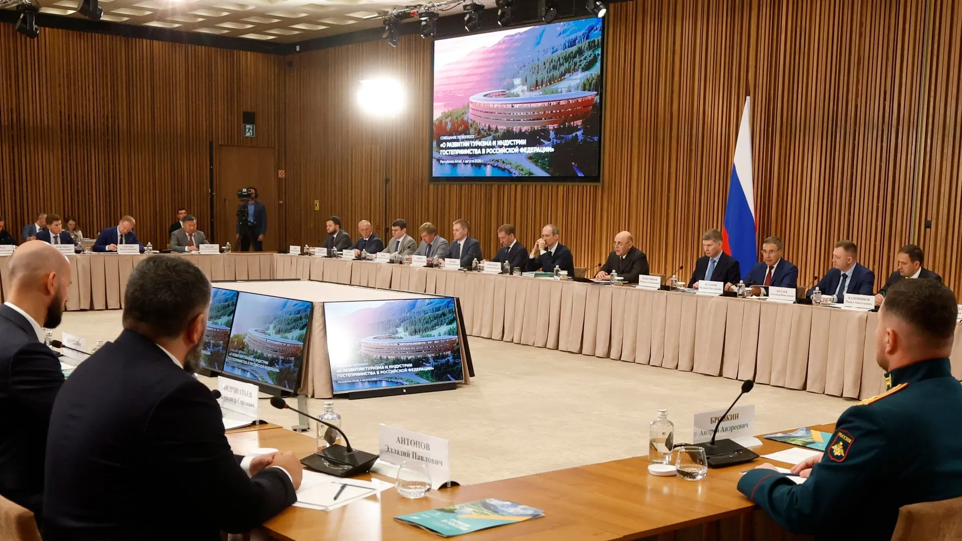 Мишустин поблагодарил жителей Крыма и Севастополя за помощь туристам