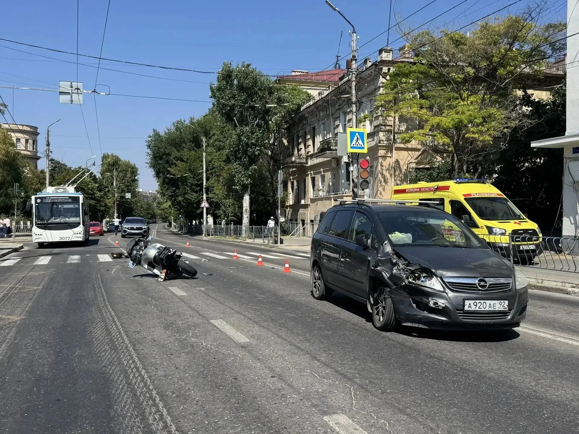 В Севастополе иномарка сбила мотоциклиста
