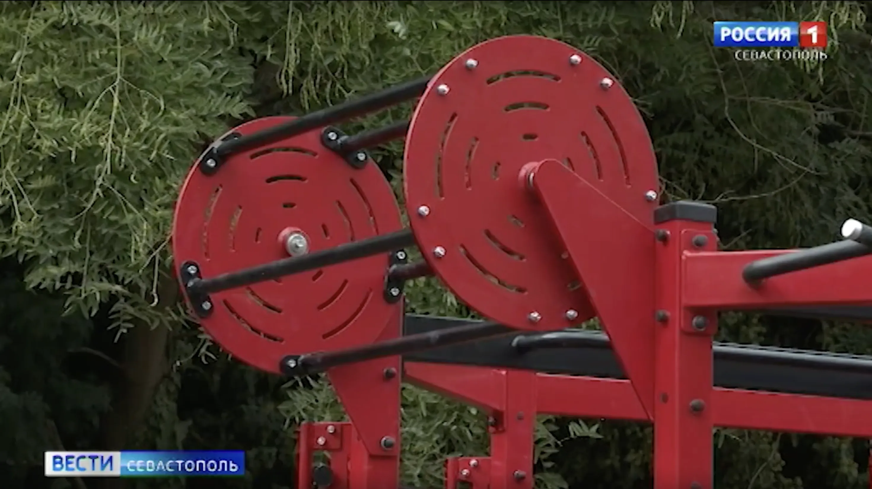 Сквер на Гоголя преобразился: новая спортплощадка, беговая дорожка и зона отдыха></div>
	<div class=