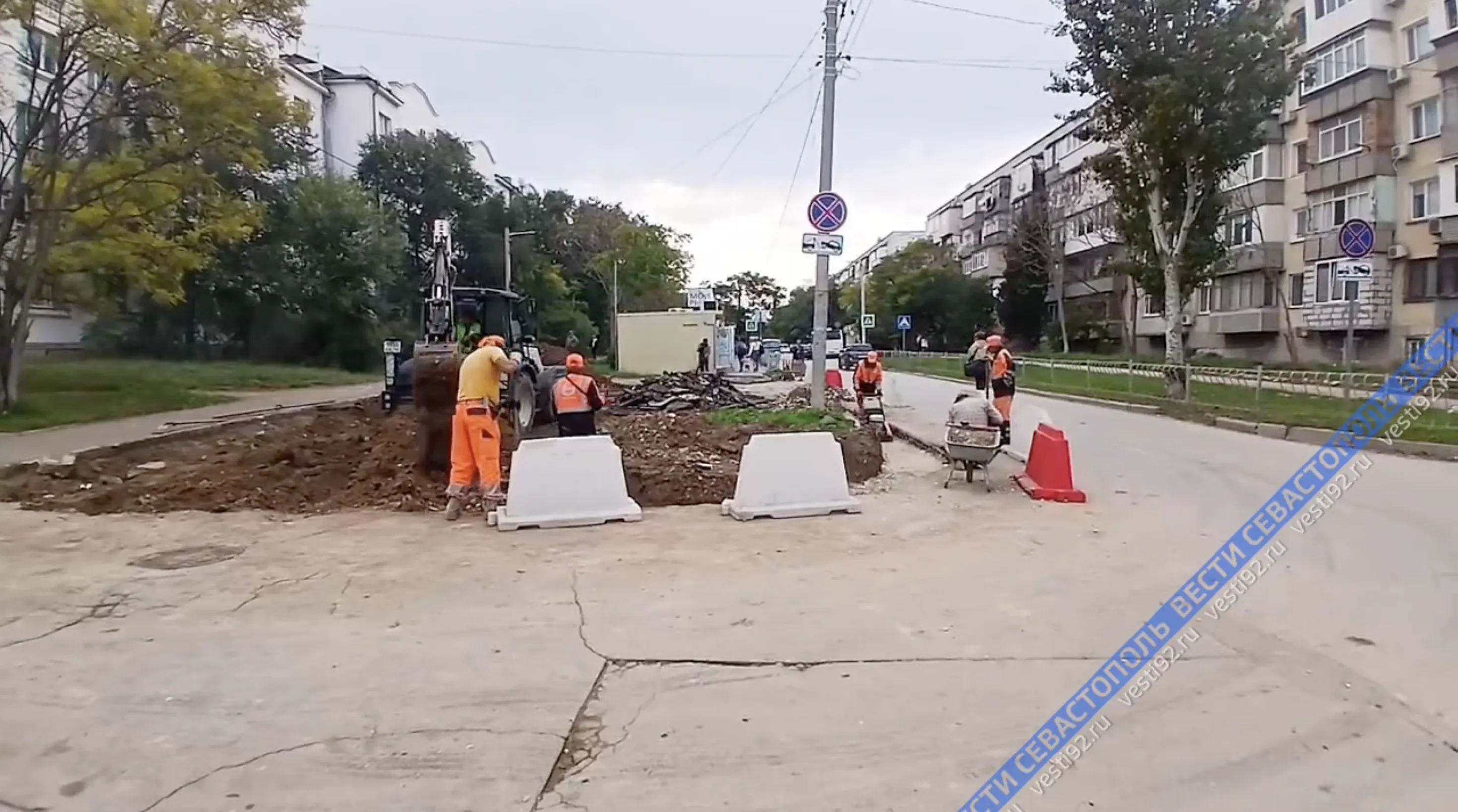 В Казачьей бухте строят разворотное кольцо для автобусов></div>
	<div class=