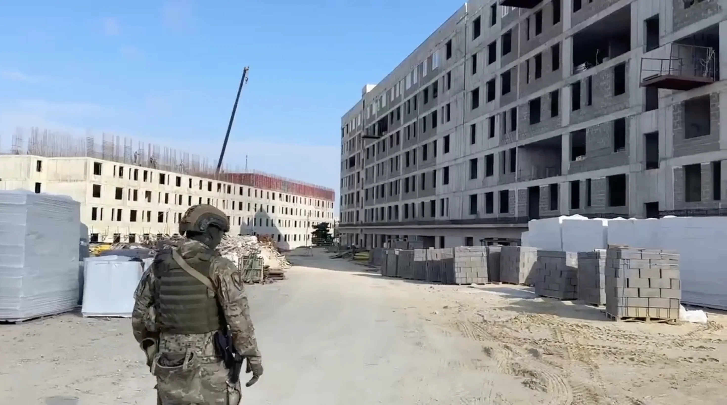 На стройке в Гагаринском районе выявили 17 нарушителей миграционного законодательства